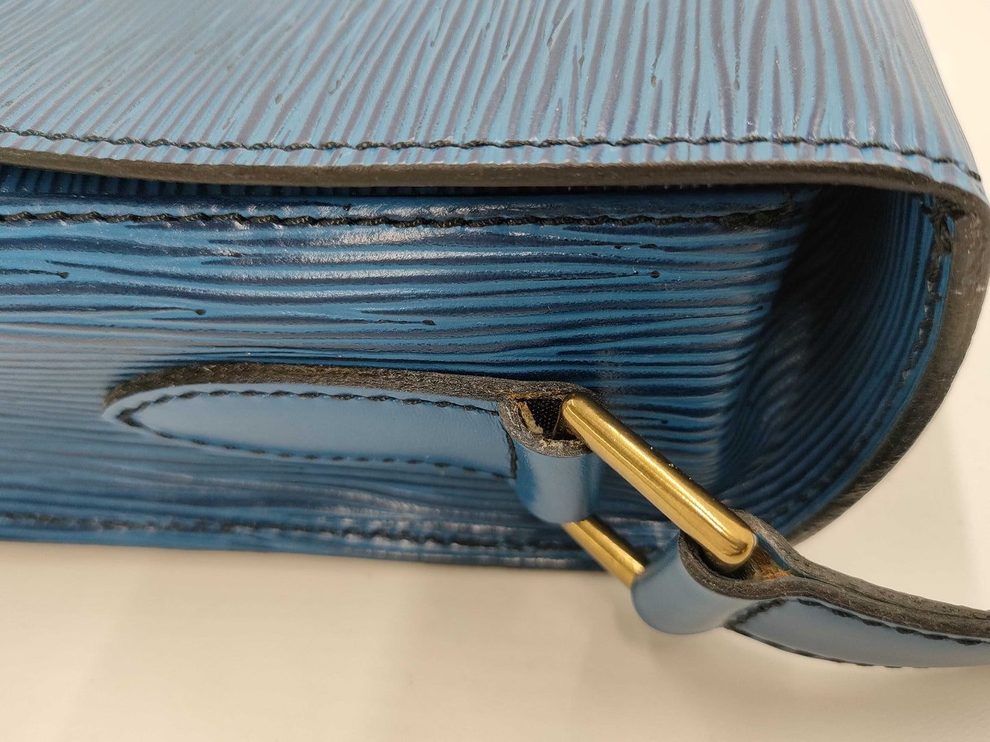 LOUIS VUITTON Epi Leather Saint-Cloud Shoulder Bag 8902VI