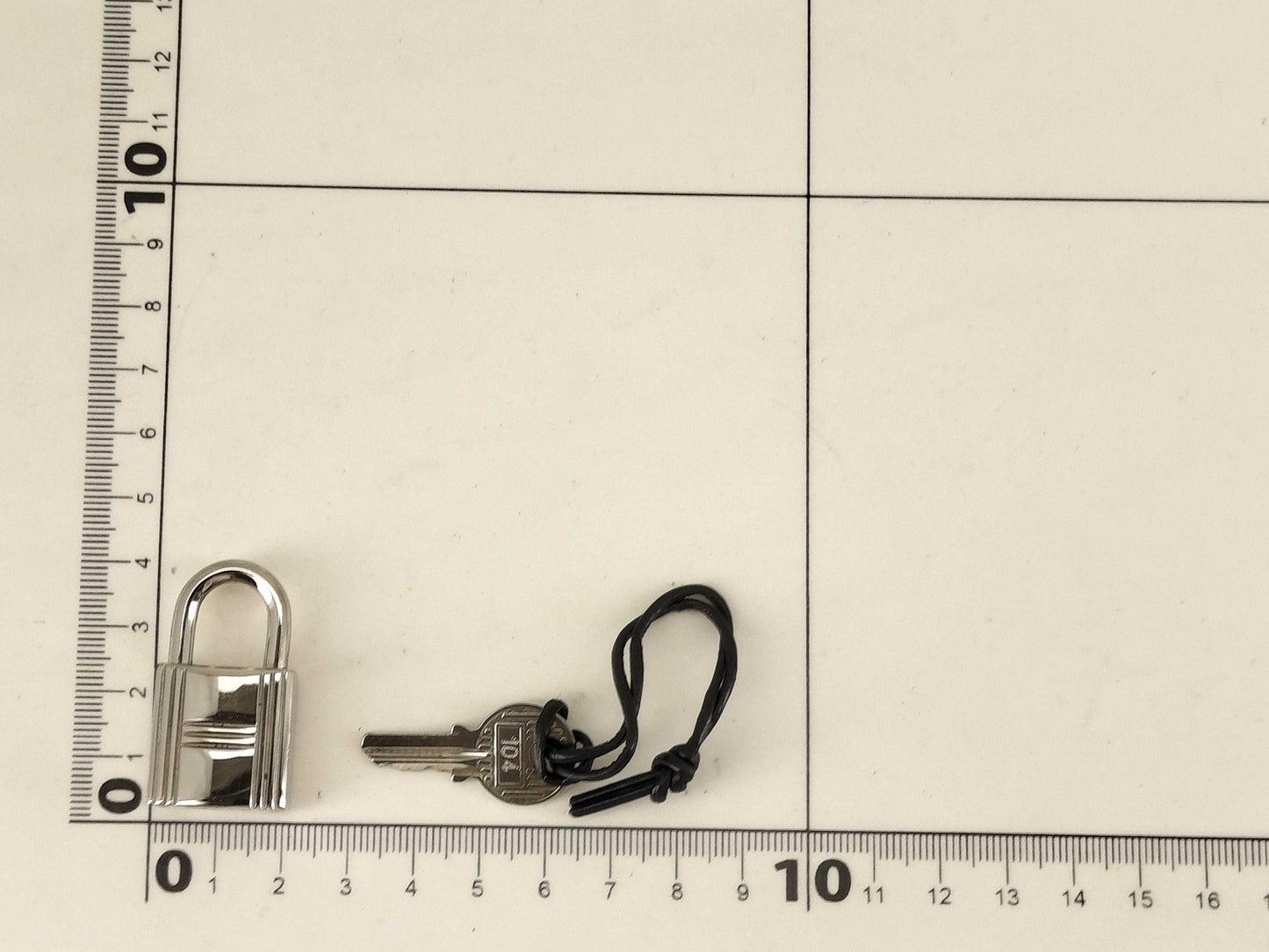 HERMES HERMES Cadena and Key Set, Key Padlock, Silver, with Leather Cord, Other Accessories