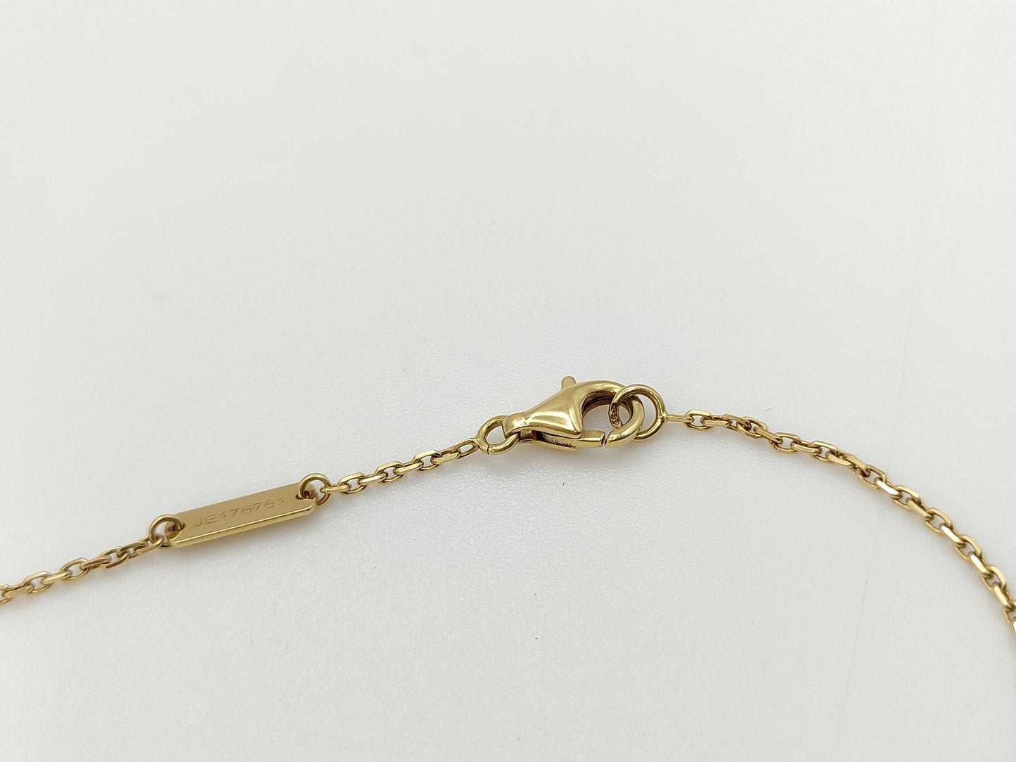 Van Cleef & Arpels Vintage Alhambra Carnelian Necklace in Yellow Gold and Au750, 5.2g