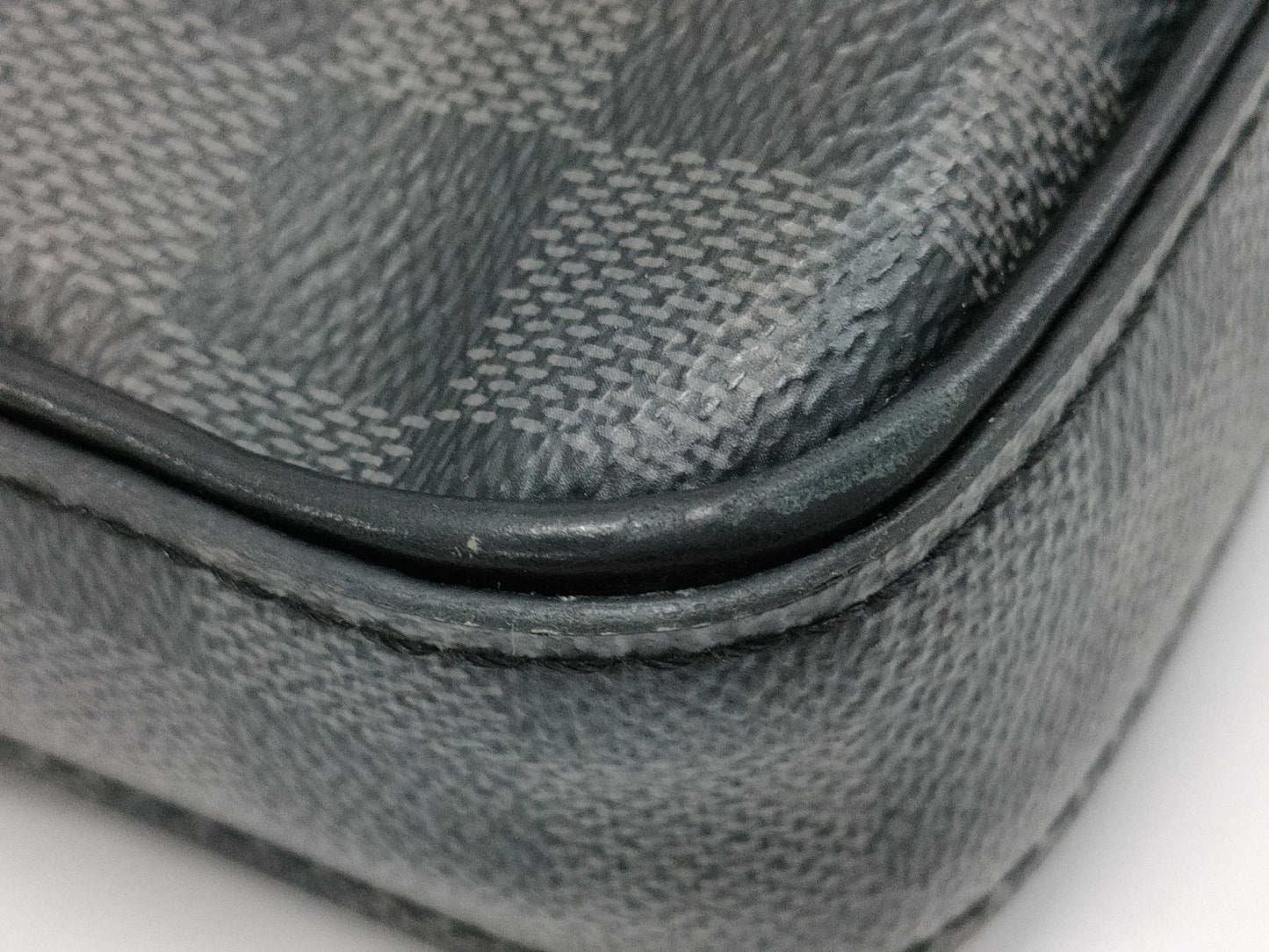 LOUIS VUITTON Alpha Messenger Damier Graphite Shoulder Bag N40188 CA4129