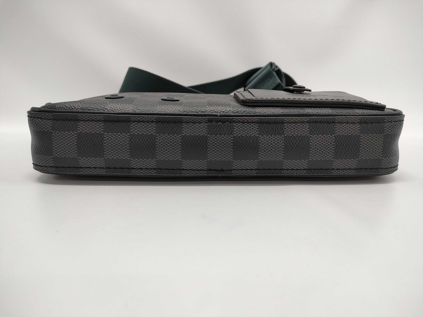 LOUIS VUITTON Alpha Messenger Damier Graphite Shoulder Bag N40188 CA4129