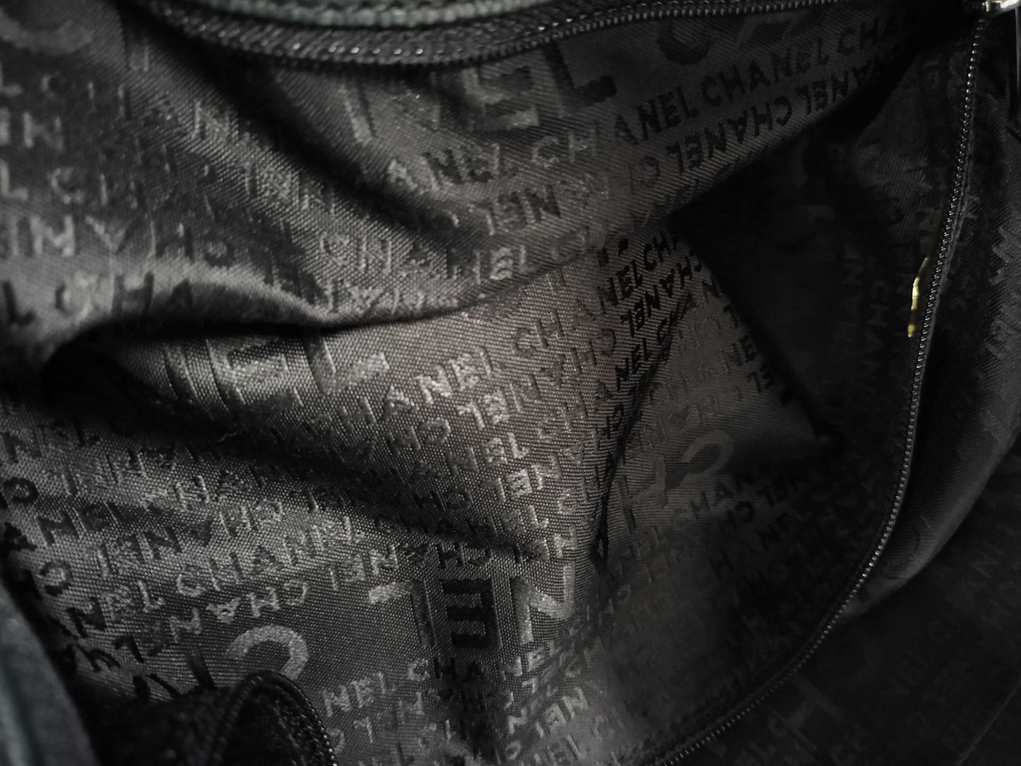 CHANEL Caviar Skin Large Wrinkled Handbag, Size 10