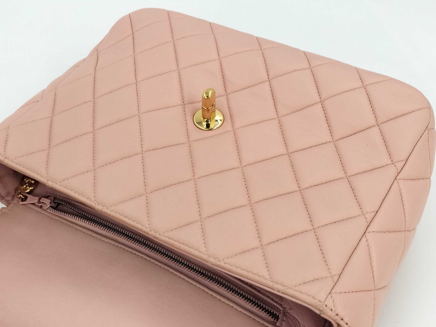 CHANEL Matelasse One-Shoulder Bag, Pink, No. 4