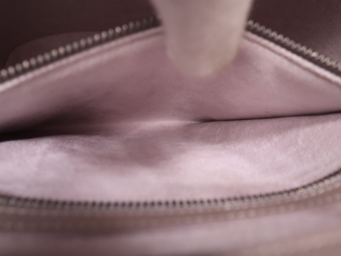 LOUIS VUITTON M5281B Epiverso Lilac Shoulder Bag