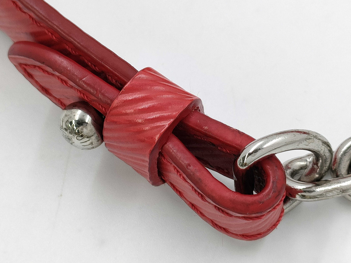 LOUIS VUITTON Twist MM Chain Shoulder Bag in Red with Silver Hardware and Epi Leather, M50523 FL3166, Mirrored Shoulder Bag
