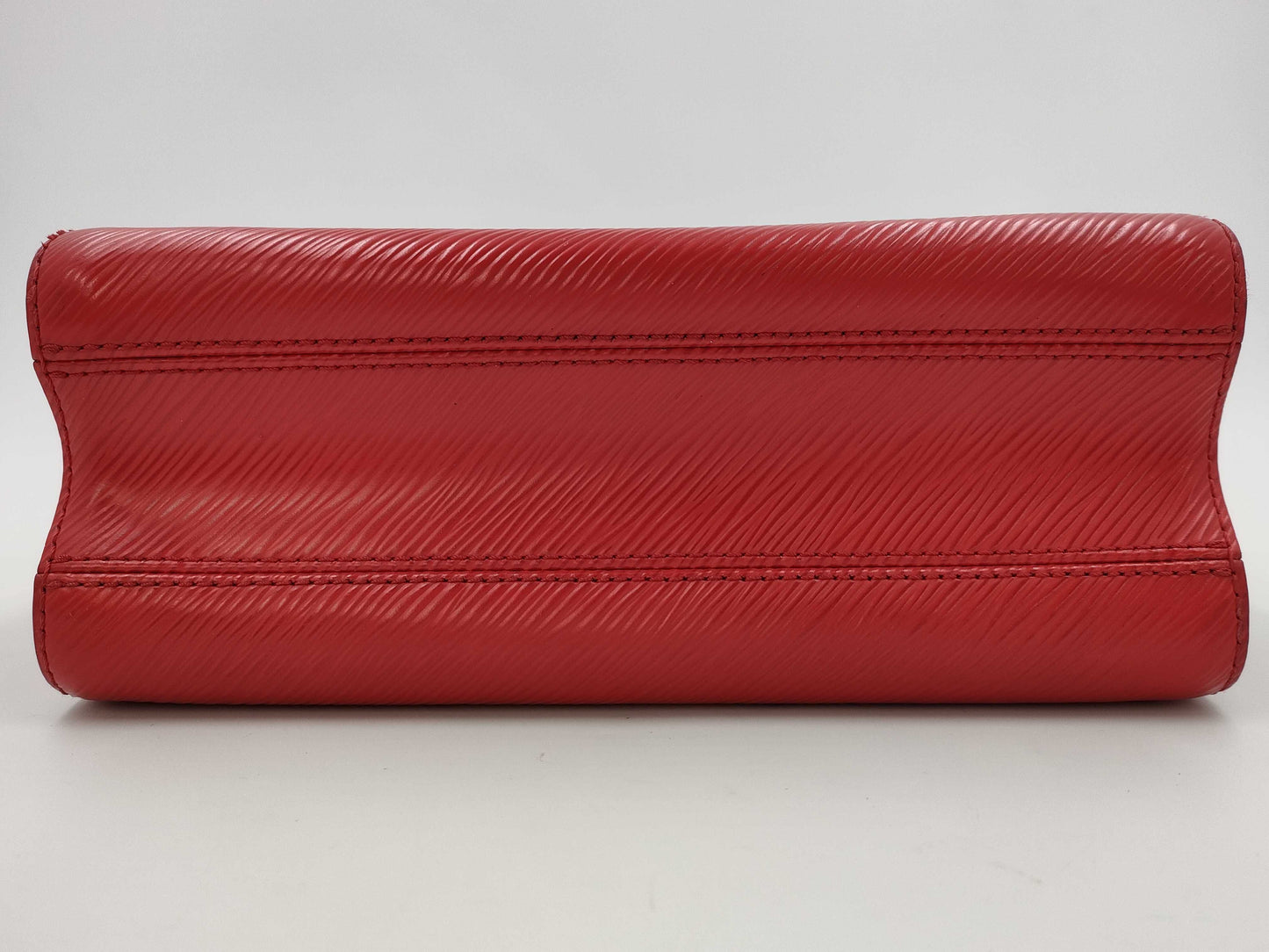 LOUIS VUITTON Twist MM Chain Shoulder Bag in Red with Silver Hardware and Epi Leather, M50523 FL3166, Mirrored Shoulder Bag