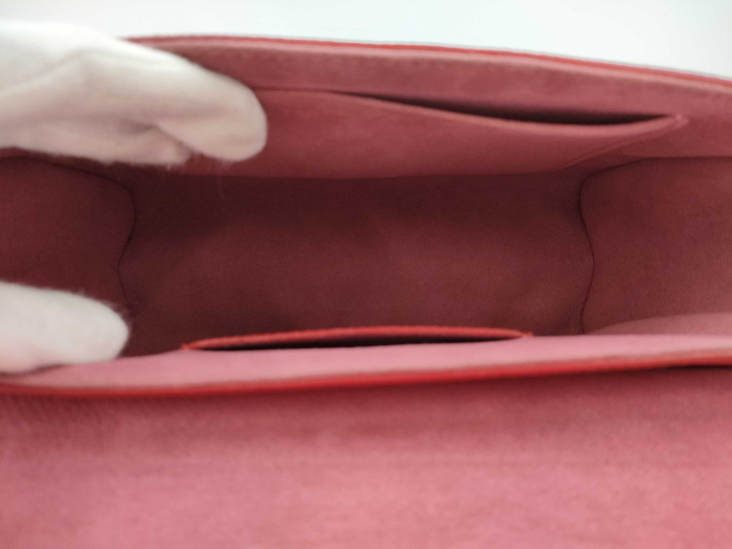 LOUIS VUITTON Twist MM Chain Shoulder Bag in Red with Silver Hardware and Epi Leather, M50523 FL3166, Mirrored Shoulder Bag