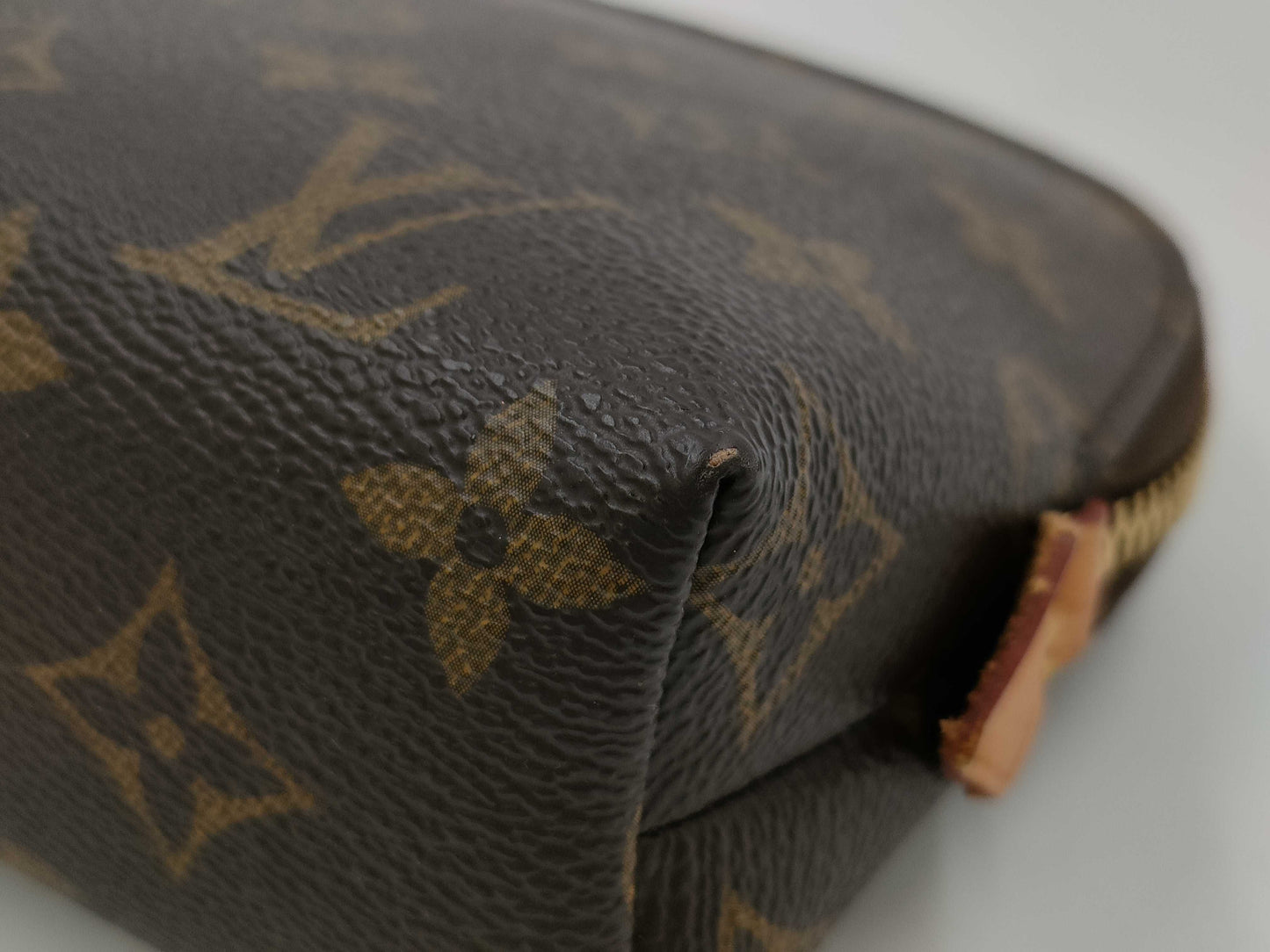 LOUIS VUITTON Cosmetic GM Pouch, Brown with Gold Hardware, Monogram Canvas, M47353, RFID Pouch