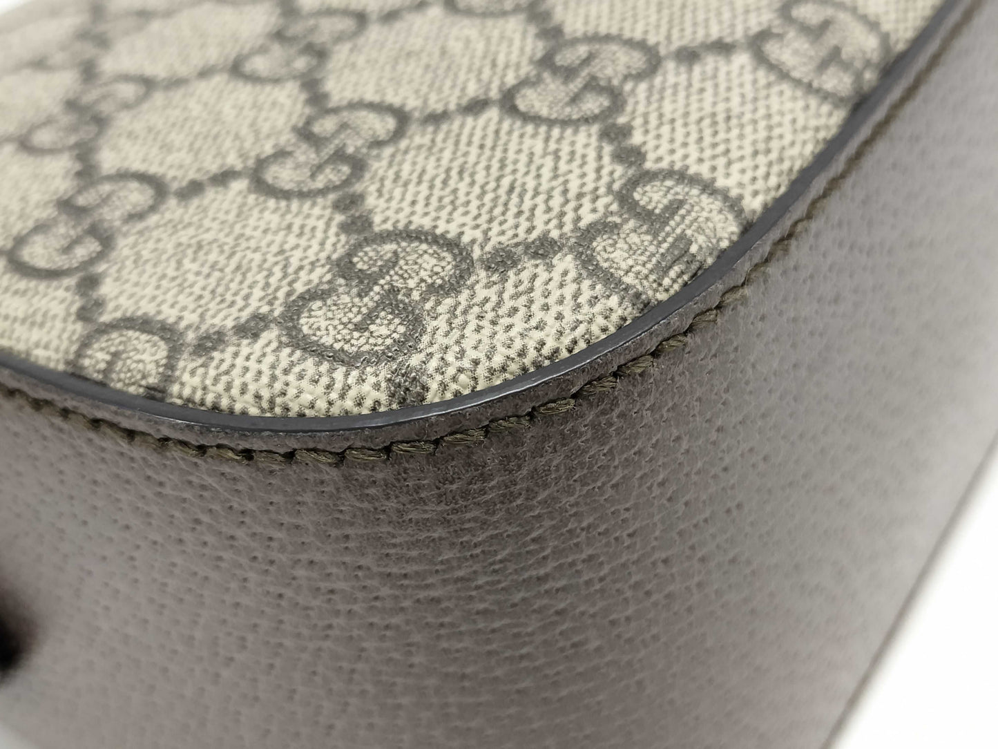 GUCCI Neo Vintage GG Supreme Messenger Shoulder Bag in Beige and Brown with Gold Hardware, Coated Canvas and Calfskin Leather, Item Number 476466 622011, Storage Box, Shoulder Bag