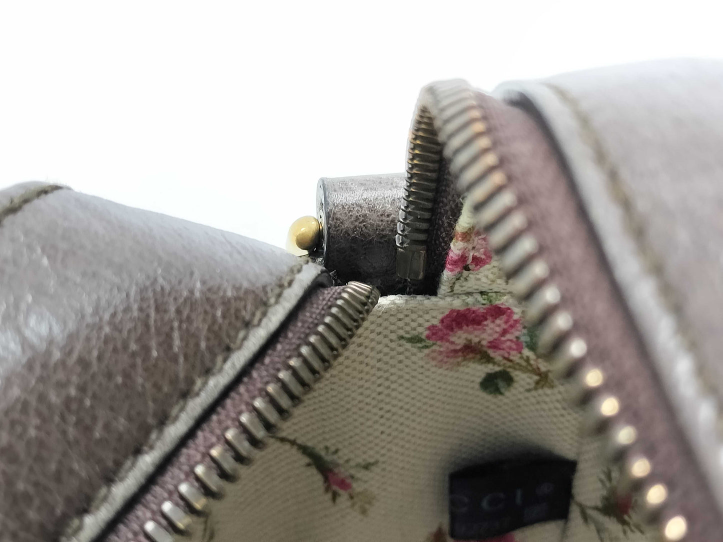 GUCCI Neo Vintage GG Supreme Messenger Shoulder Bag in Beige and Brown with Gold Hardware, Coated Canvas and Calfskin Leather, Item Number 476466 622011, Storage Box, Shoulder Bag