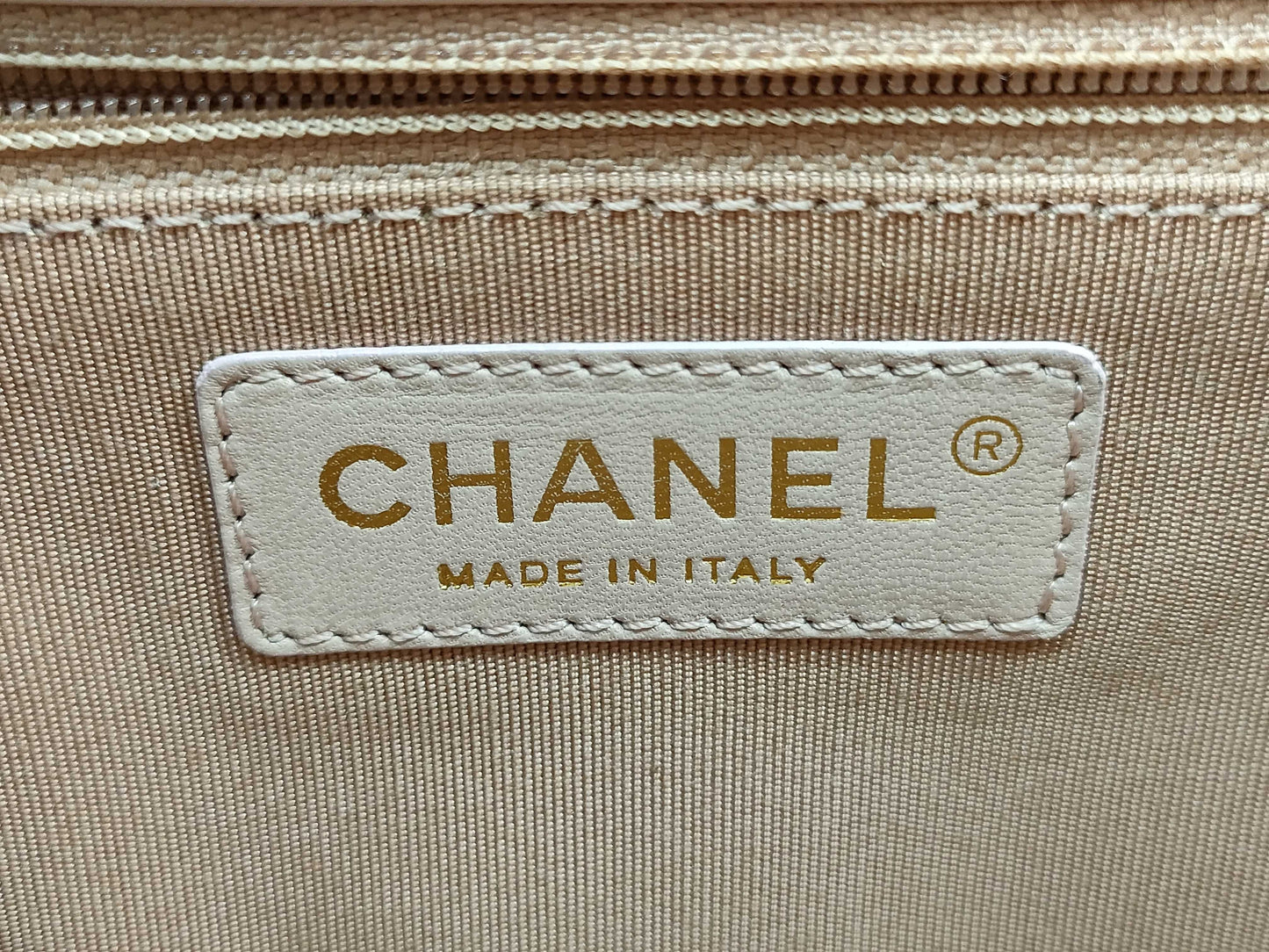 CHANEL Design Stitch Chain Shoulder Bag with Lambskin and Gold Hardware, 23078341, No Cards Included