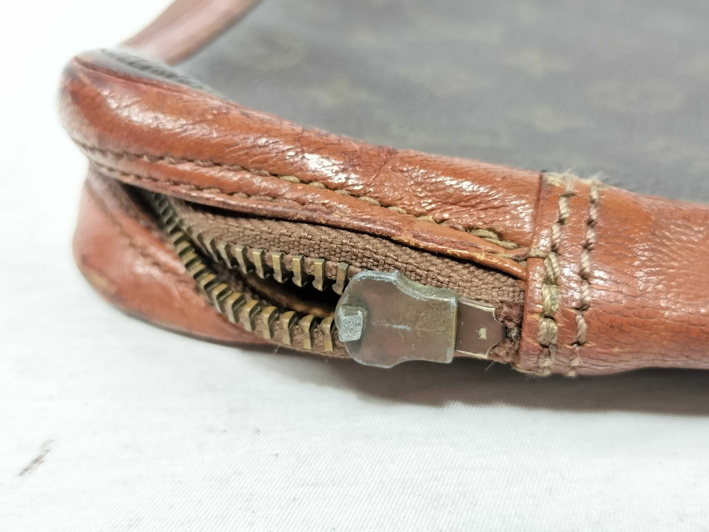 LOUIS VUITTON Monogram Clutch Bag LOUIS VUITTON Monogram Clutch Bag