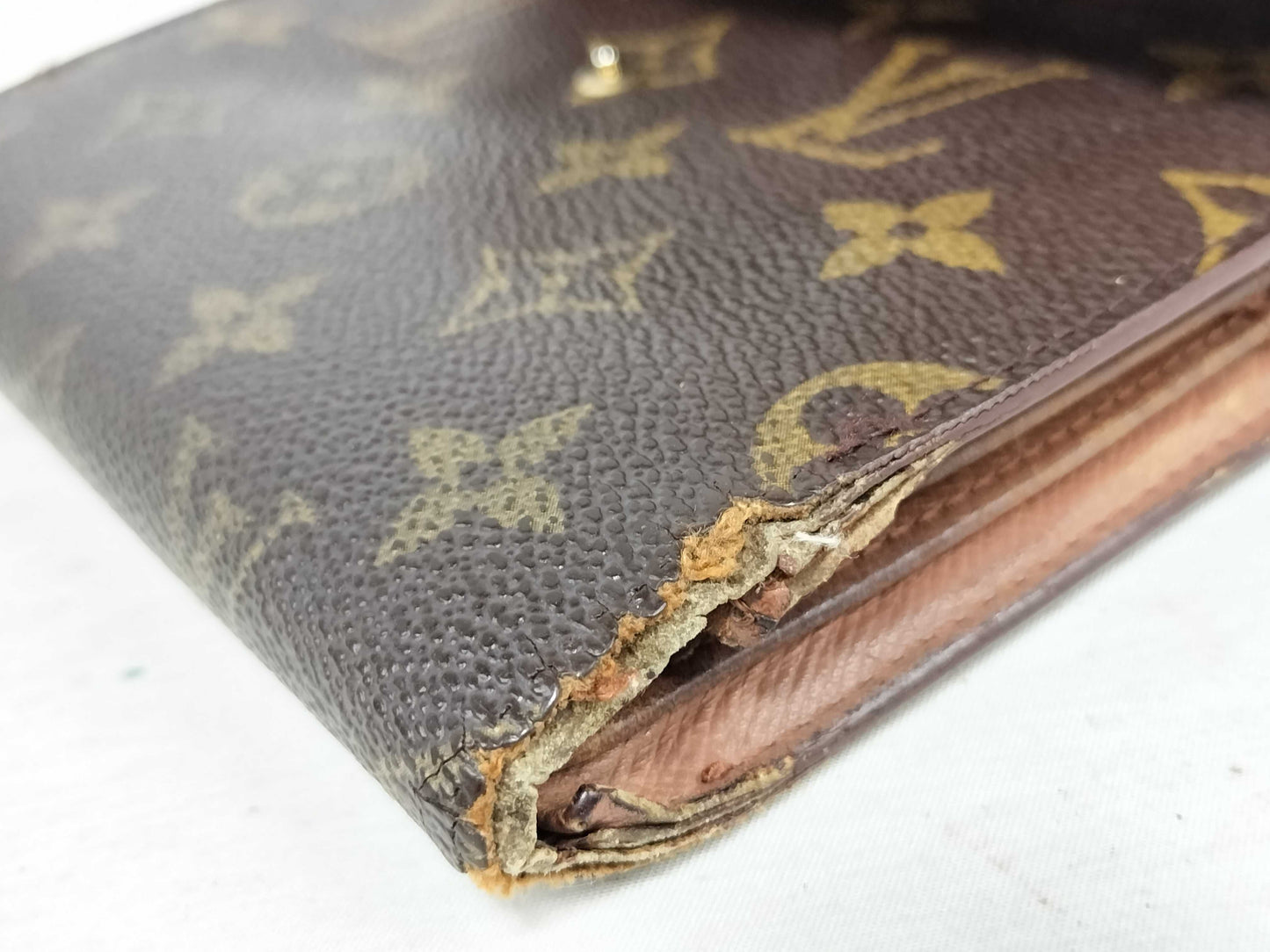 LOUIS VUITTON Monogram LOUIS VUITTON Wallet Monogram Wallet