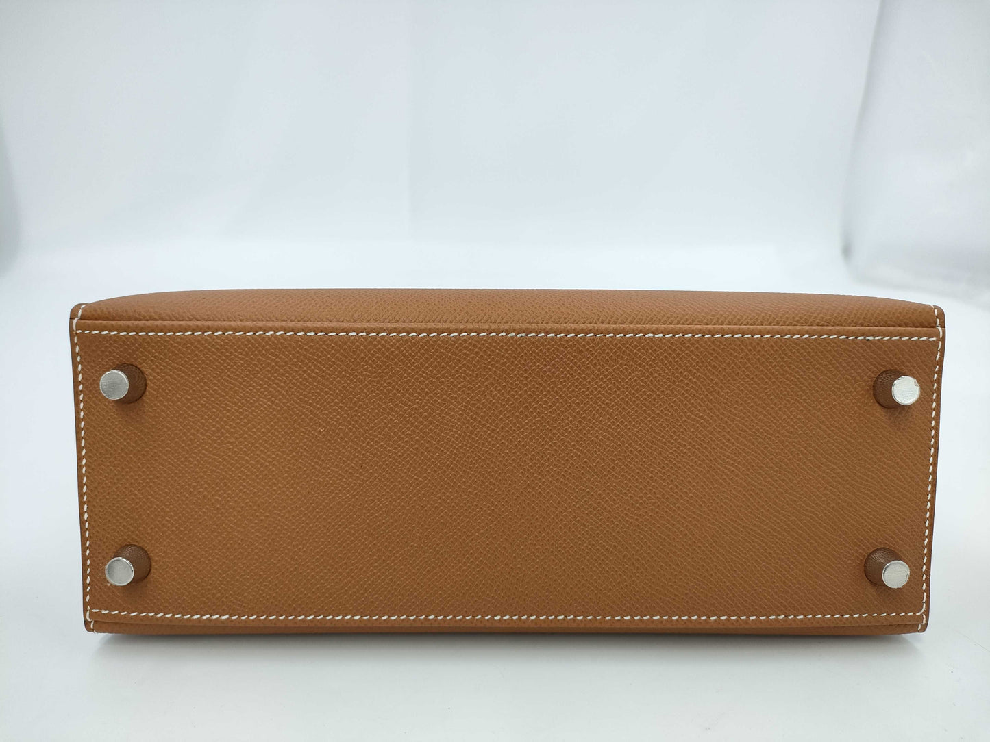 HERMES Kelly 25 handbag with gold exterior, Epsom finish, and silver hardware.