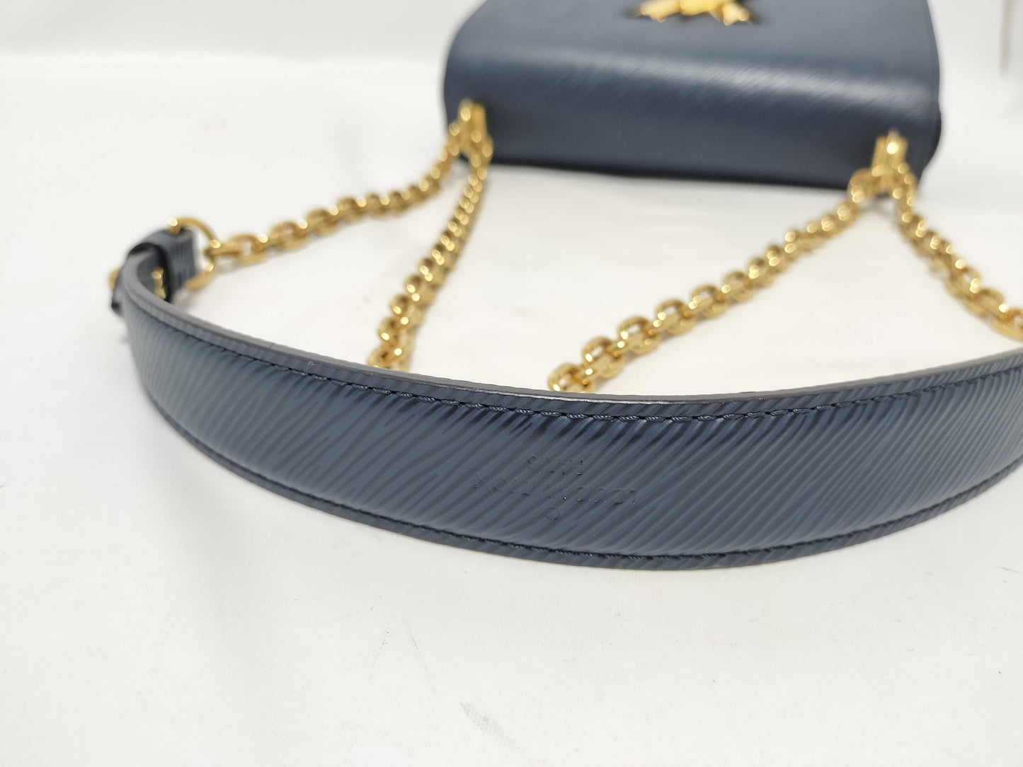 LOUIS VUITTON M53090 LOUIS VUITTON Epi Twist MM M53090 AR0220 Navy Mirrored RFID Enabled Shoulder Bag