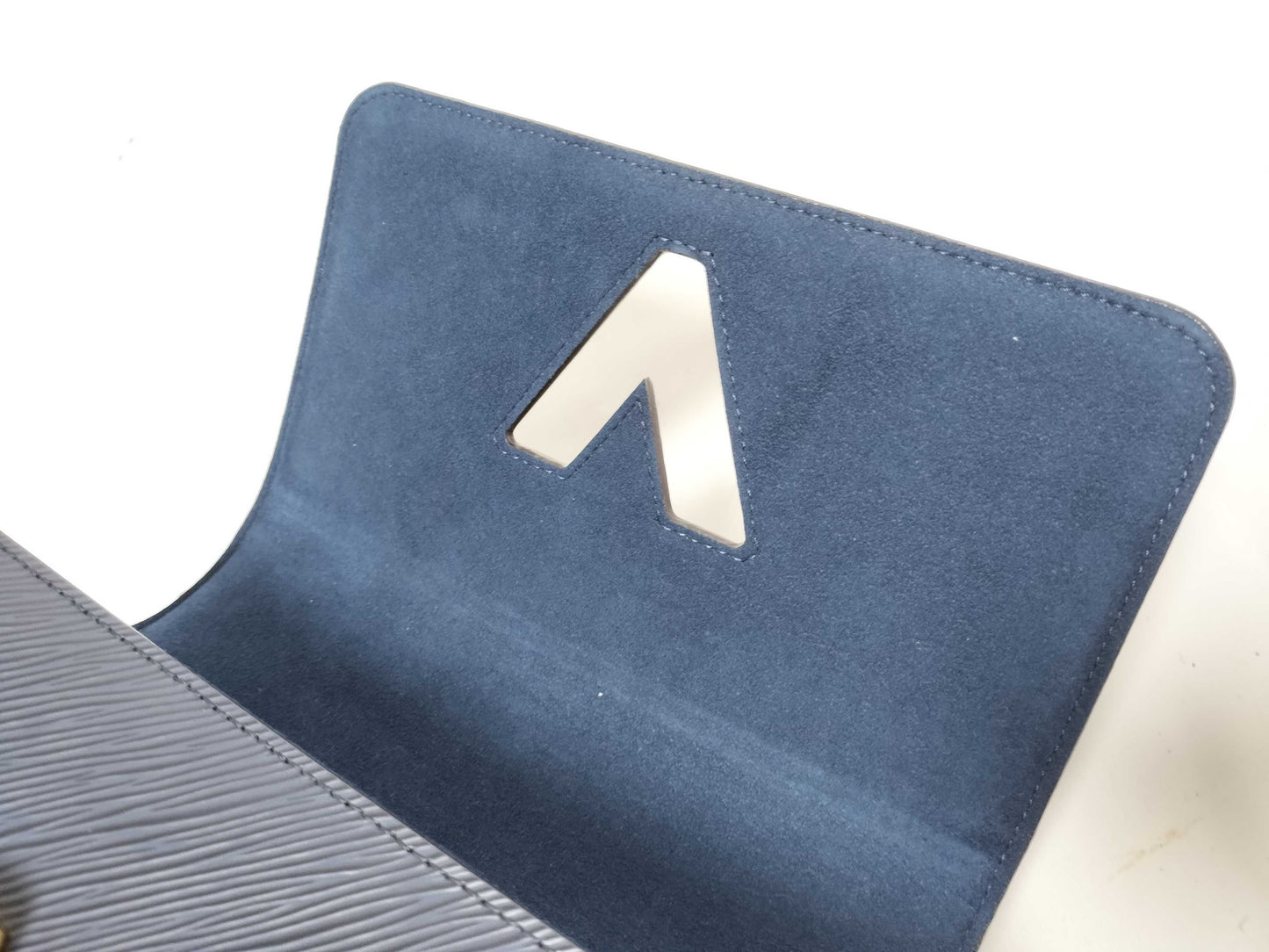 LOUIS VUITTON M53090 LOUIS VUITTON Epi Twist MM M53090 AR0220 Navy Mirrored RFID Enabled Shoulder Bag