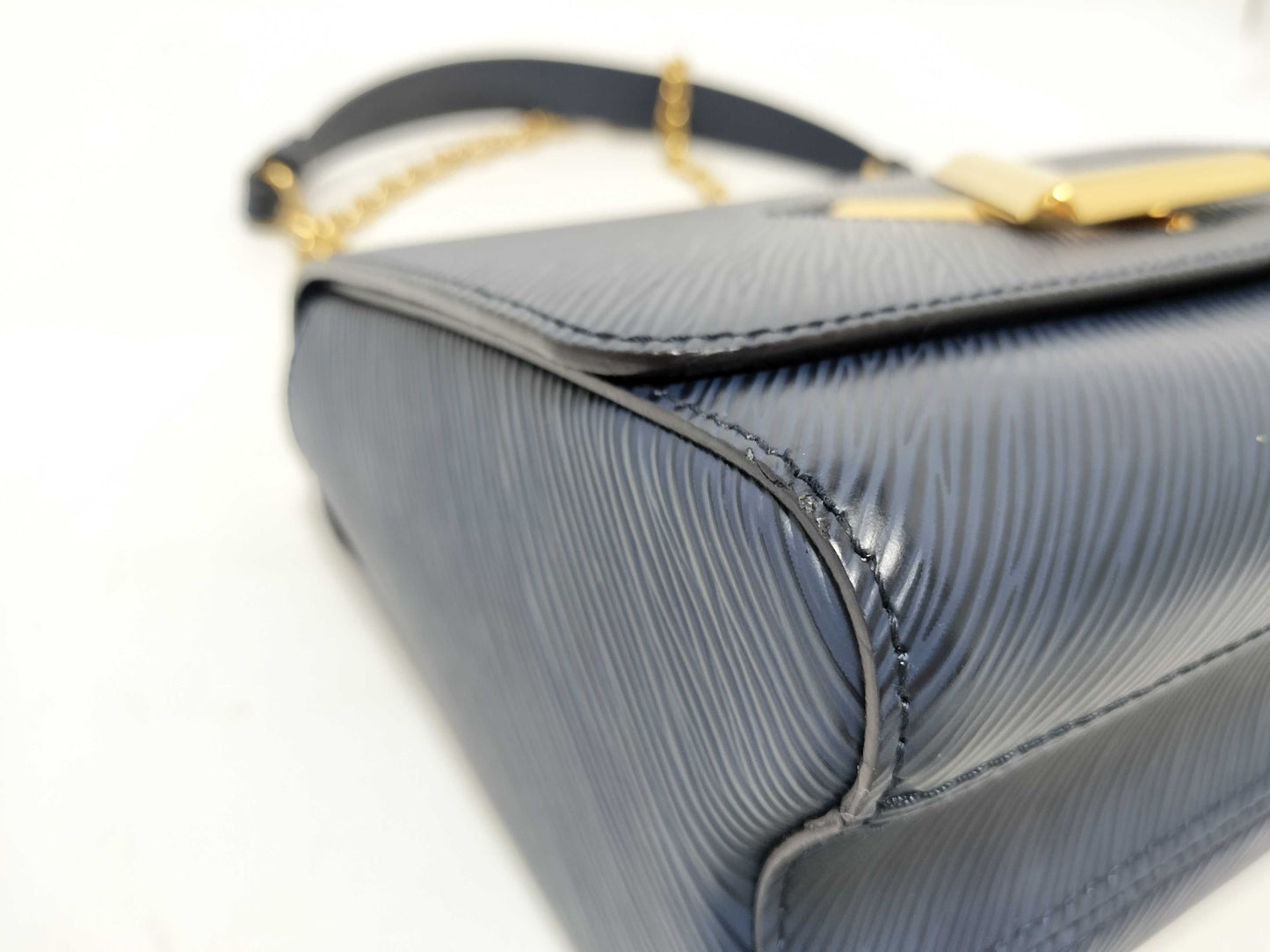 LOUIS VUITTON M53090 LOUIS VUITTON Epi Twist MM M53090 AR0220 Navy Mirrored RFID Enabled Shoulder Bag