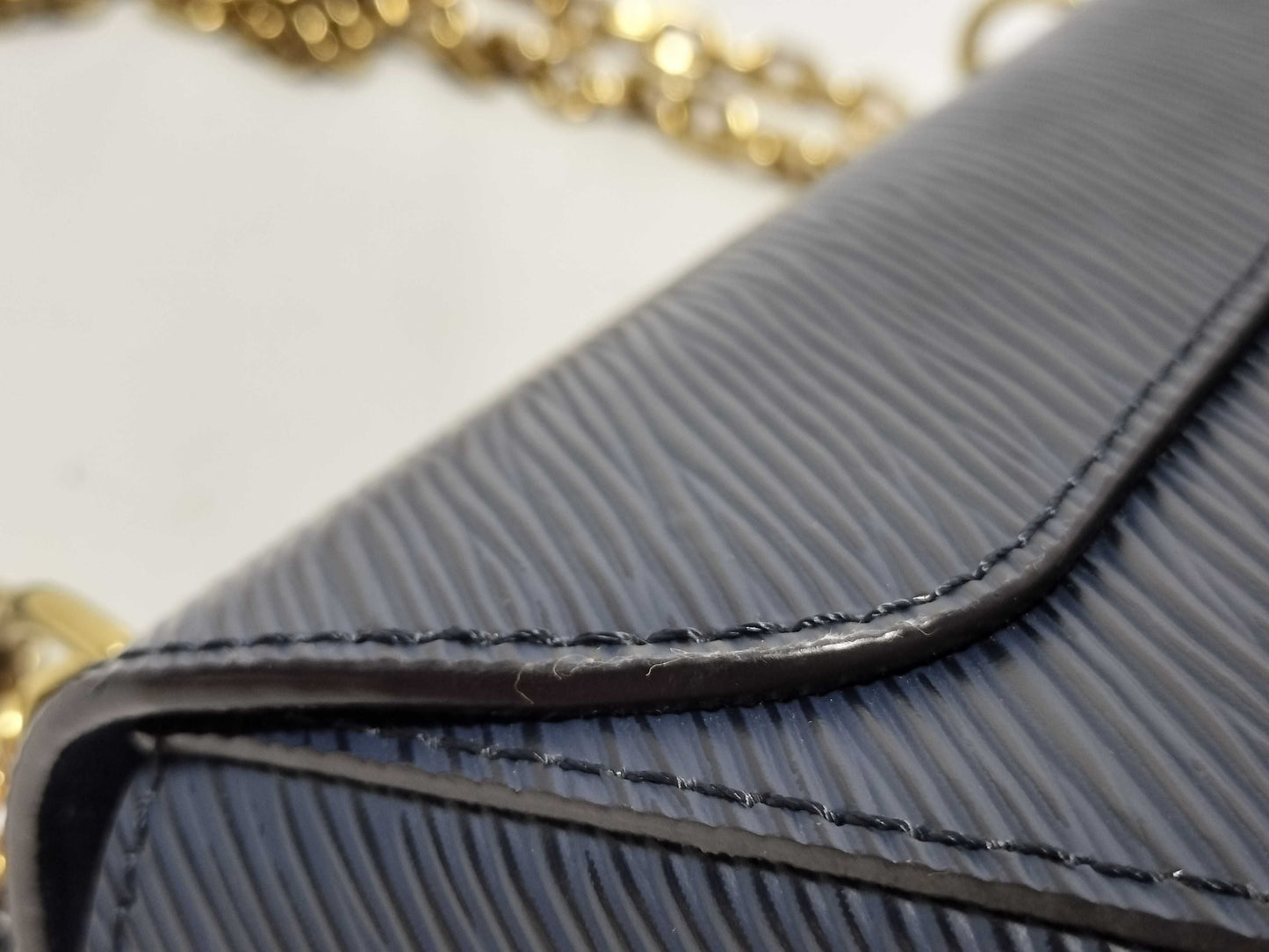 LOUIS VUITTON M53090 LOUIS VUITTON Epi Twist MM M53090 AR0220 Navy Mirrored RFID Enabled Shoulder Bag