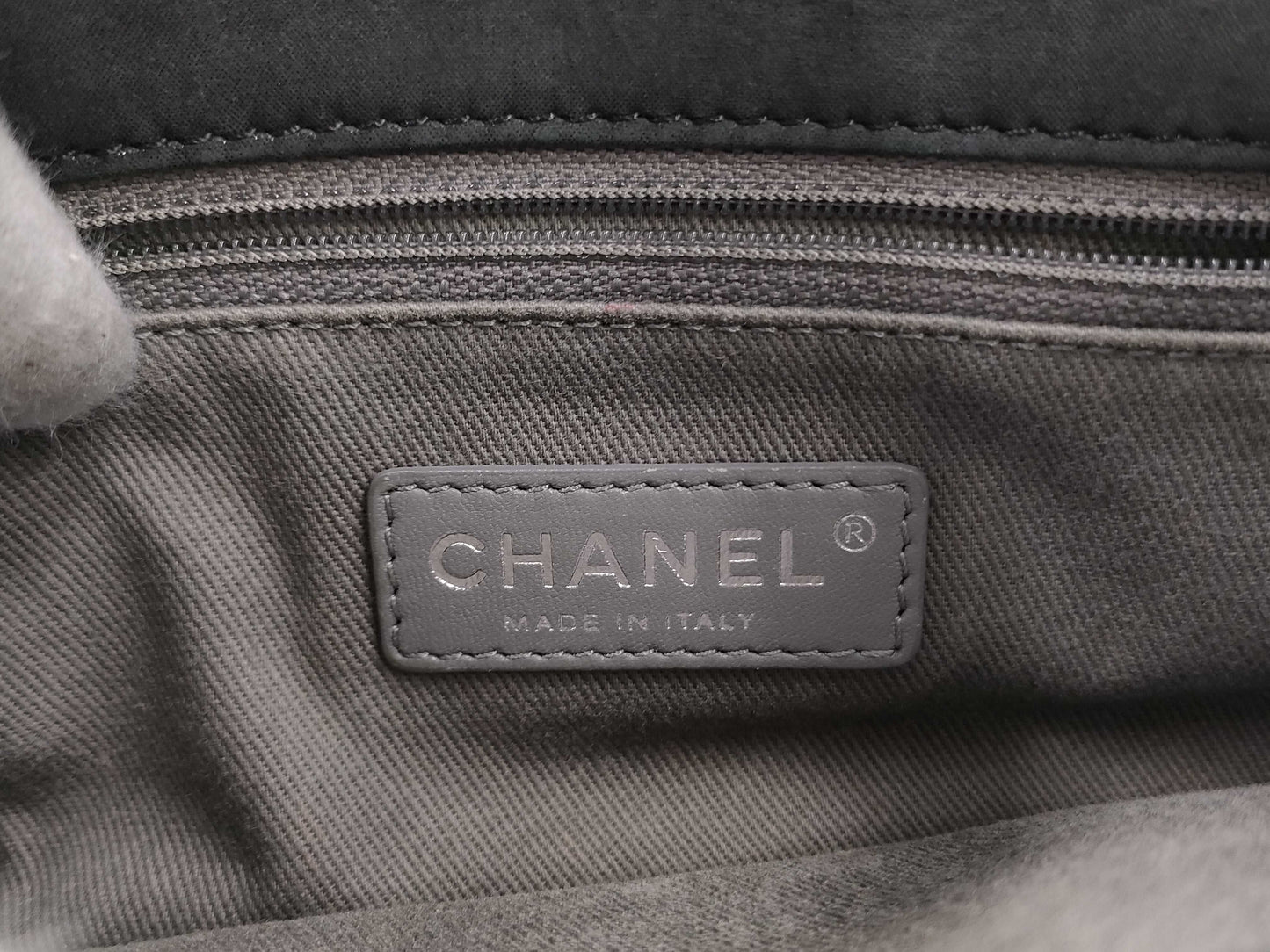 CHANEL Black Chain Shoulder Bag with Matelasse and Wild Stitching