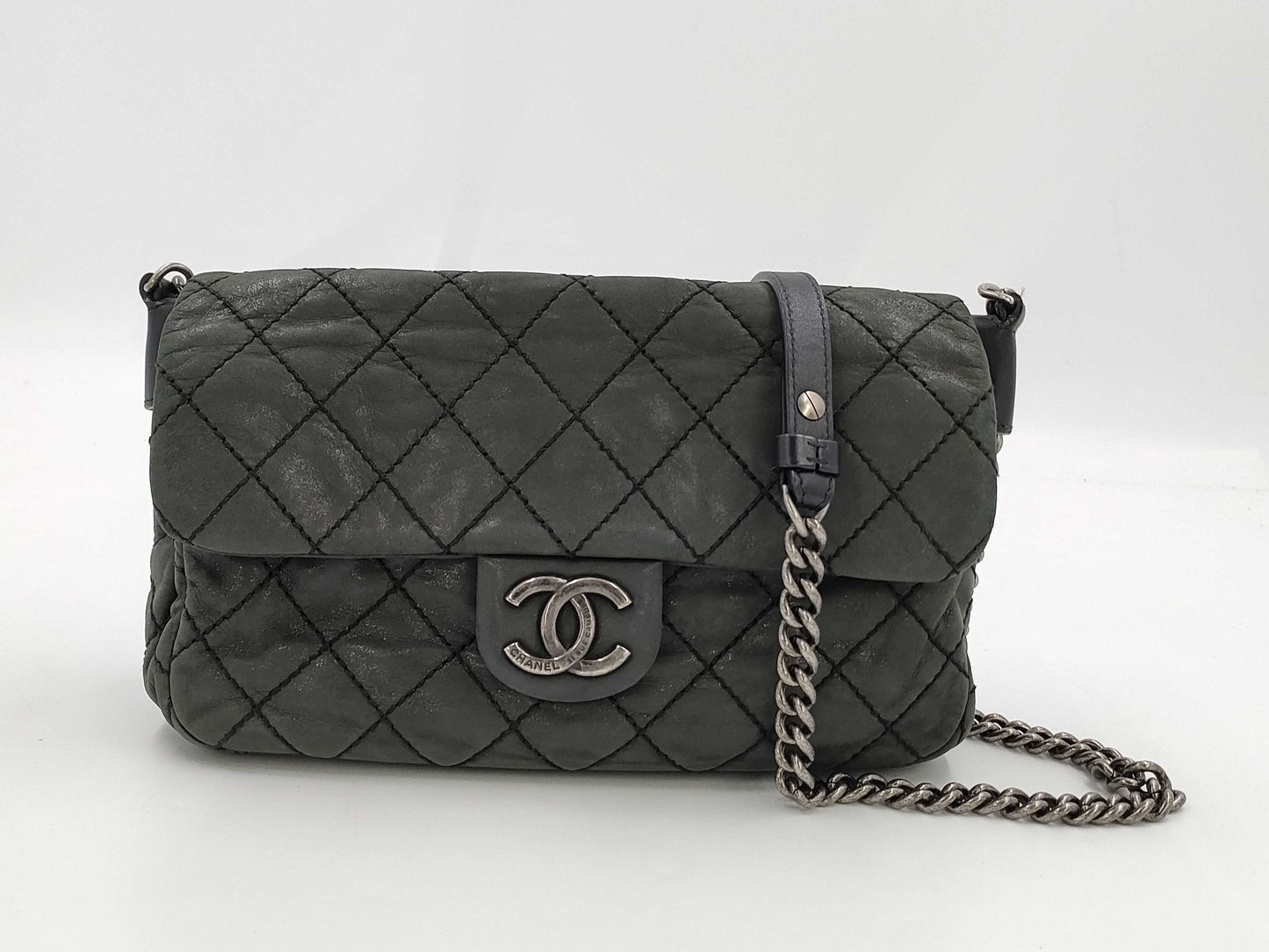 CHANEL Black Chain Shoulder Bag with Matelasse and Wild Stitching