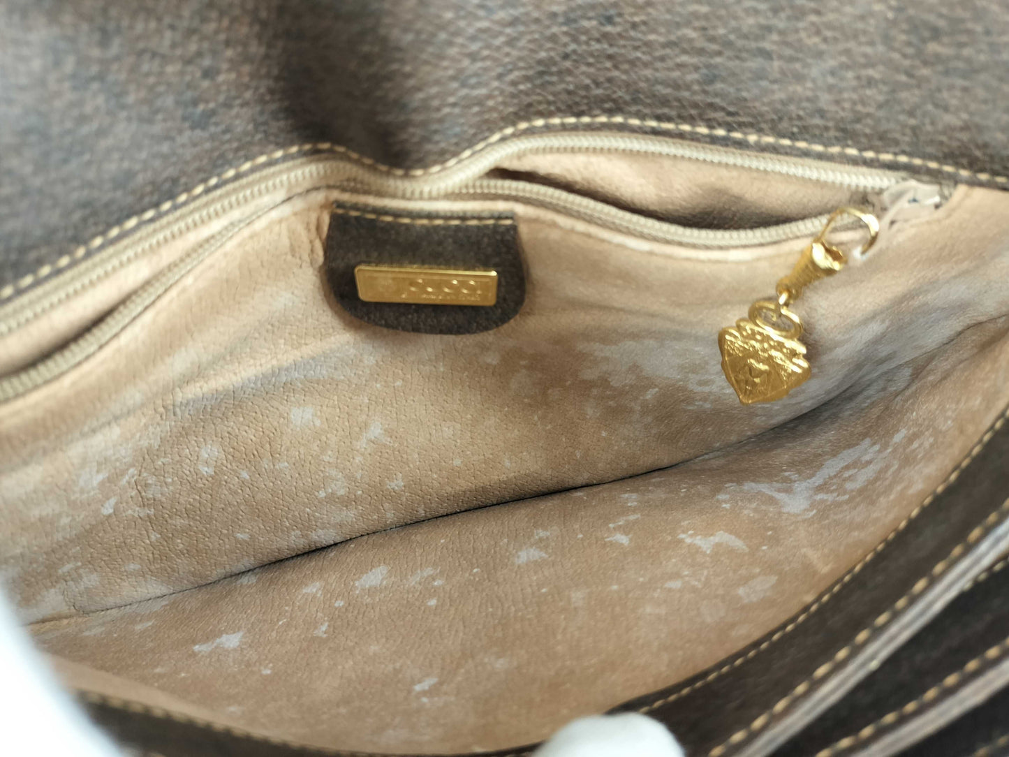 GUCCI GG Supreme Shoulder Bag