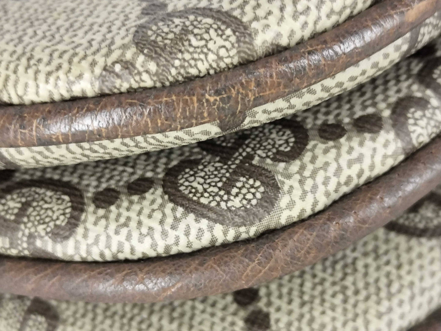 GUCCI GG Supreme Shoulder Bag