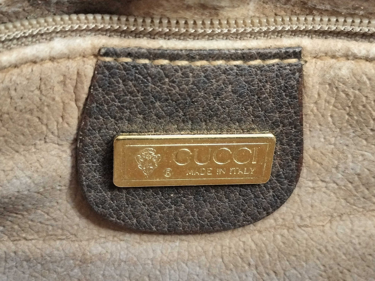 GUCCI GG Supreme Shoulder Bag