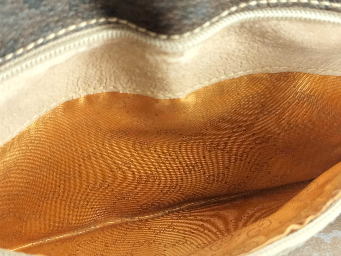 GUCCI GG Supreme Shoulder Bag