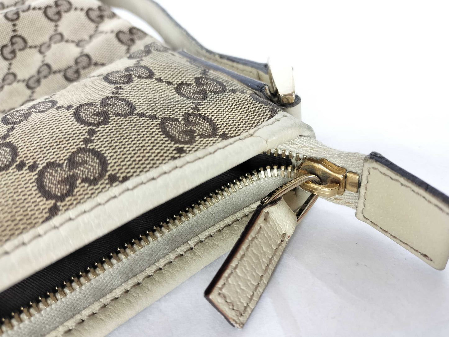 GUCCI GG Canvas Shoulder Bag