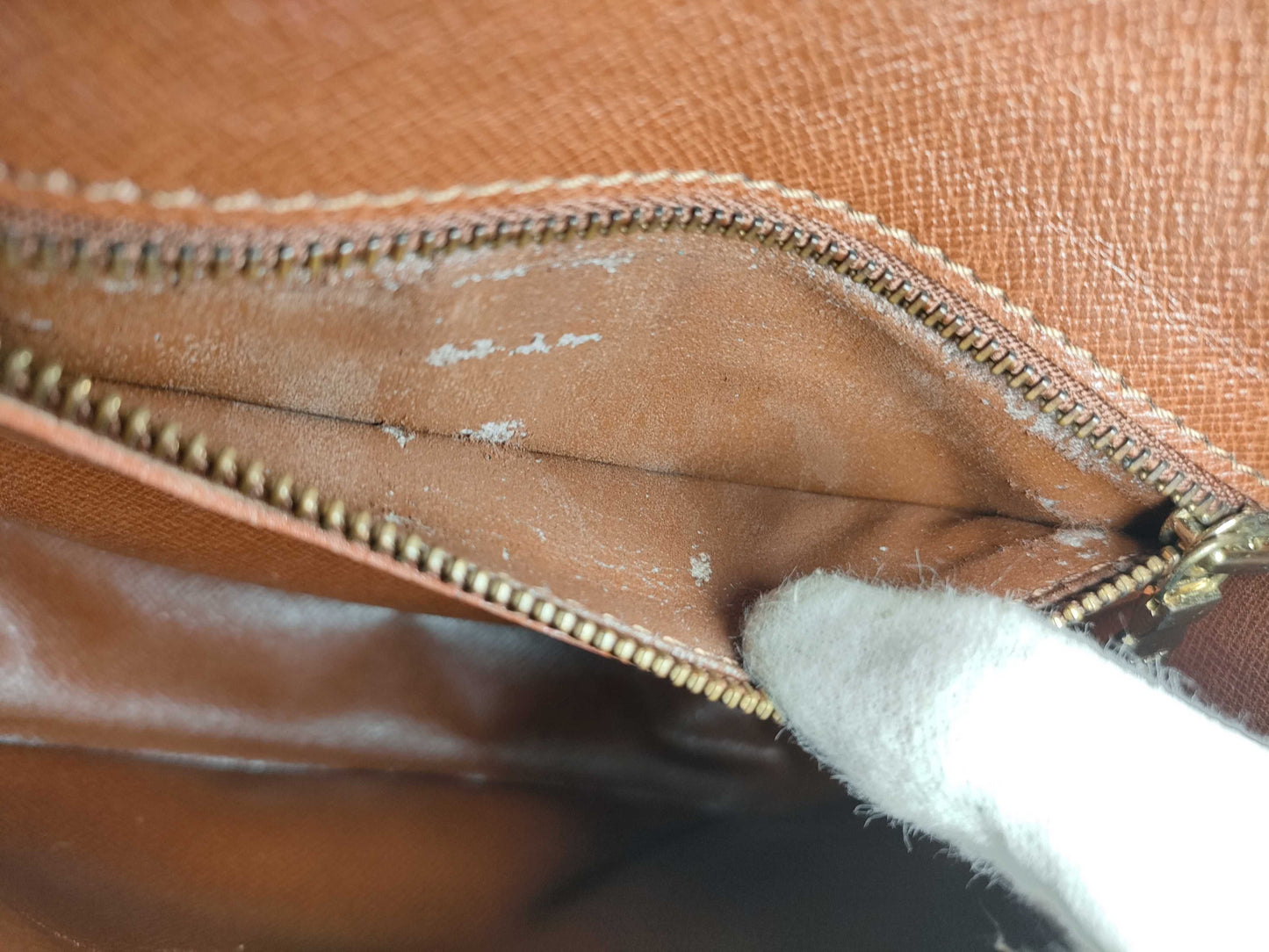 LOUIS VUITTON M51243 Monogram Saint-Cloud MM Shoulder Bag
