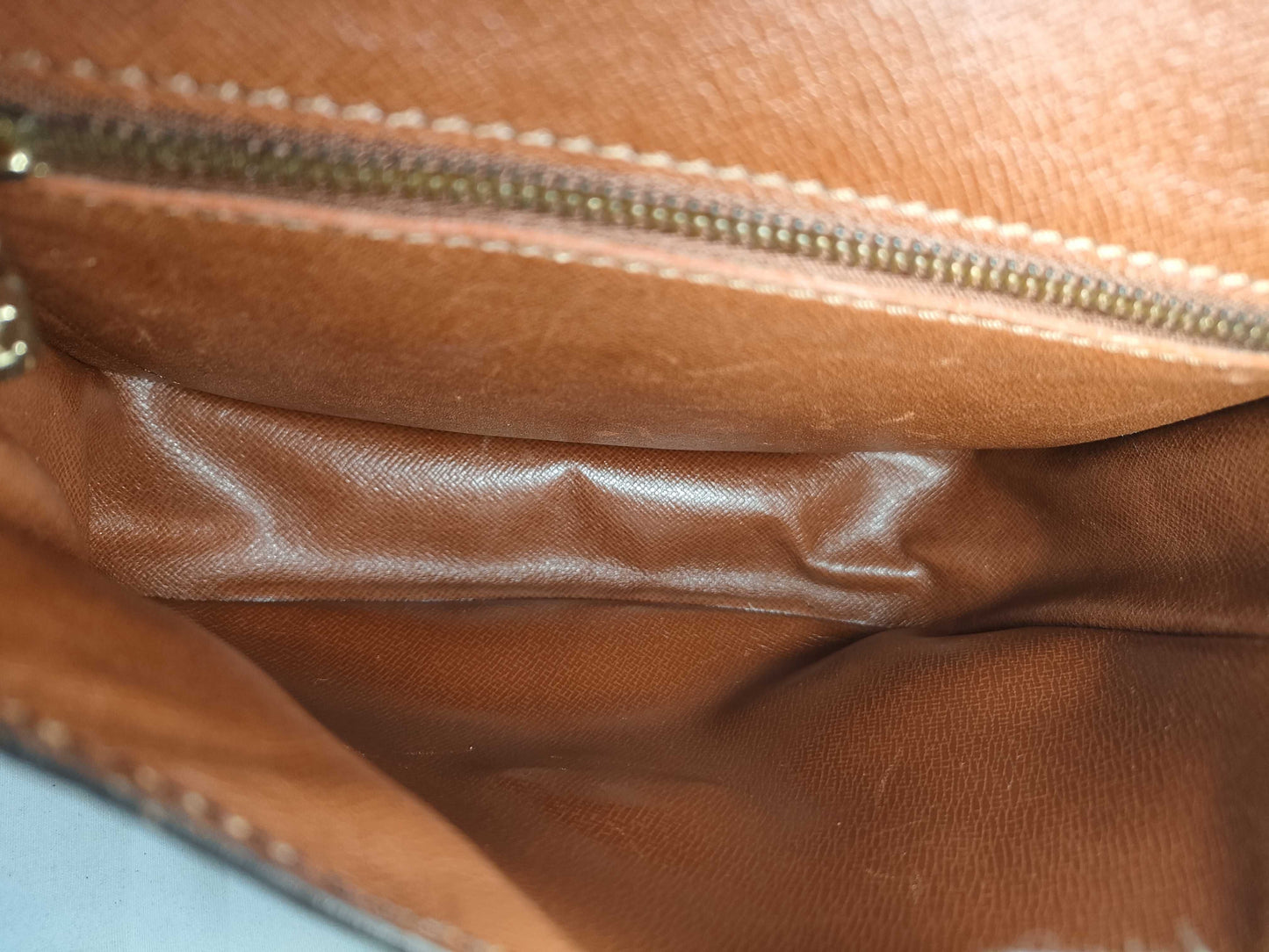 LOUIS VUITTON M51243 Monogram Saint-Cloud MM Shoulder Bag