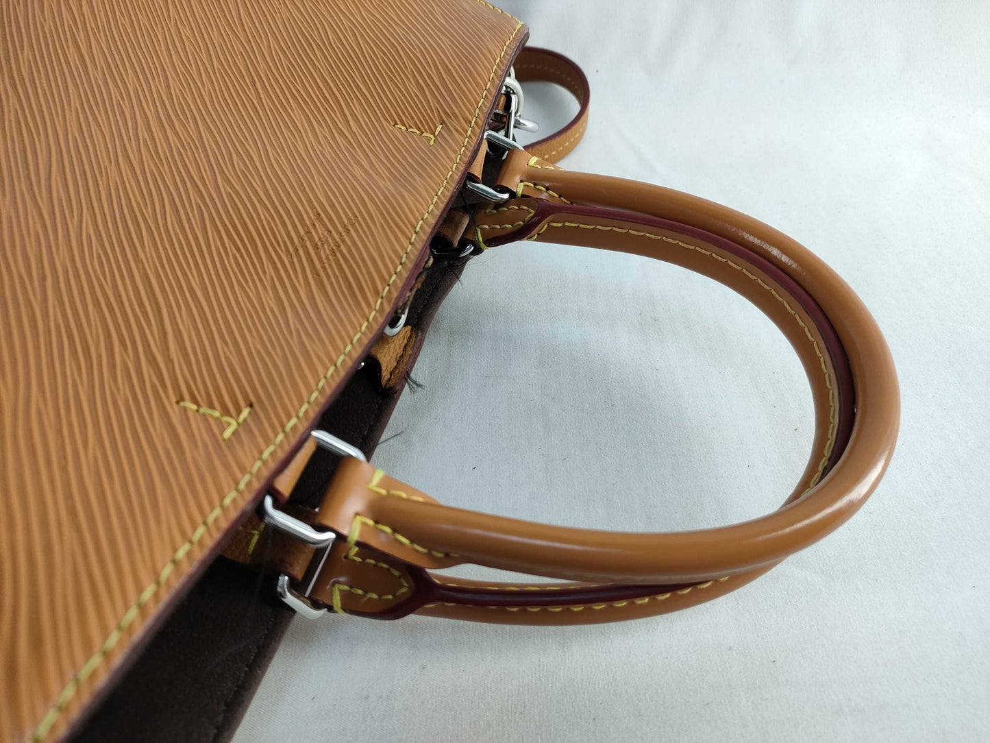 LOUIS VUITTON M59953 Epi Marel Tote MM Gold Miel M59953 RFID Enabled Handbag Tote Bag