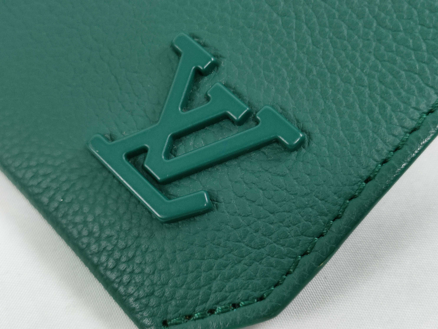 LOUIS VUITTON M 82367 LOUIS VUITTON LV Aerogram Fastline Wearable Wallet M82367 RFID Enabled Shoulder Bag