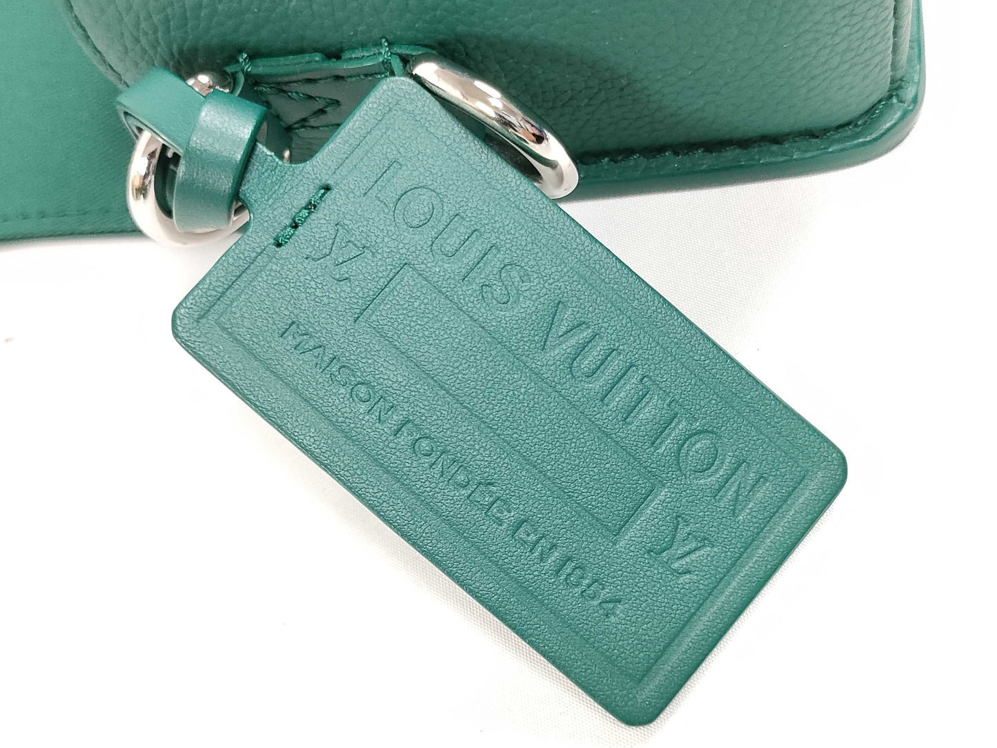 LOUIS VUITTON M 82367 LOUIS VUITTON LV Aerogram Fastline Wearable Wallet M82367 RFID Enabled Shoulder Bag