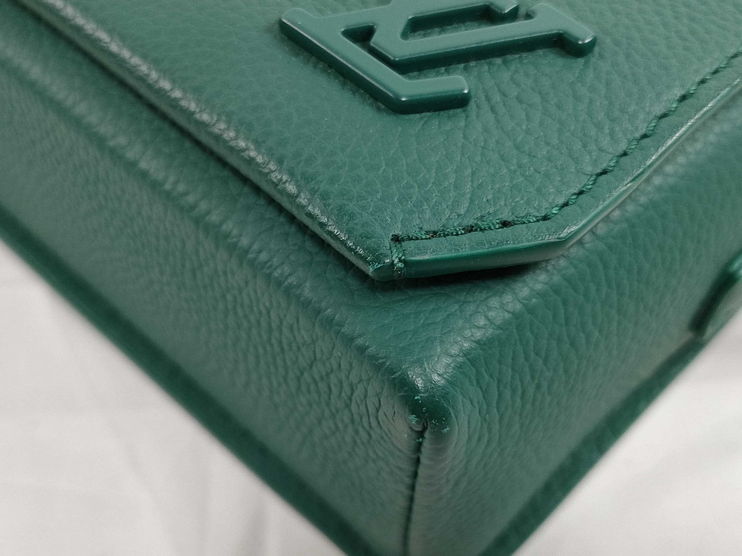 LOUIS VUITTON M 82367 LOUIS VUITTON LV Aerogram Fastline Wearable Wallet M82367 RFID Enabled Shoulder Bag