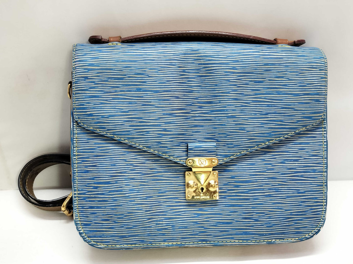 LOUIS VUITTON Epi Louis Vuitton Message Shoulder Bag Handbag