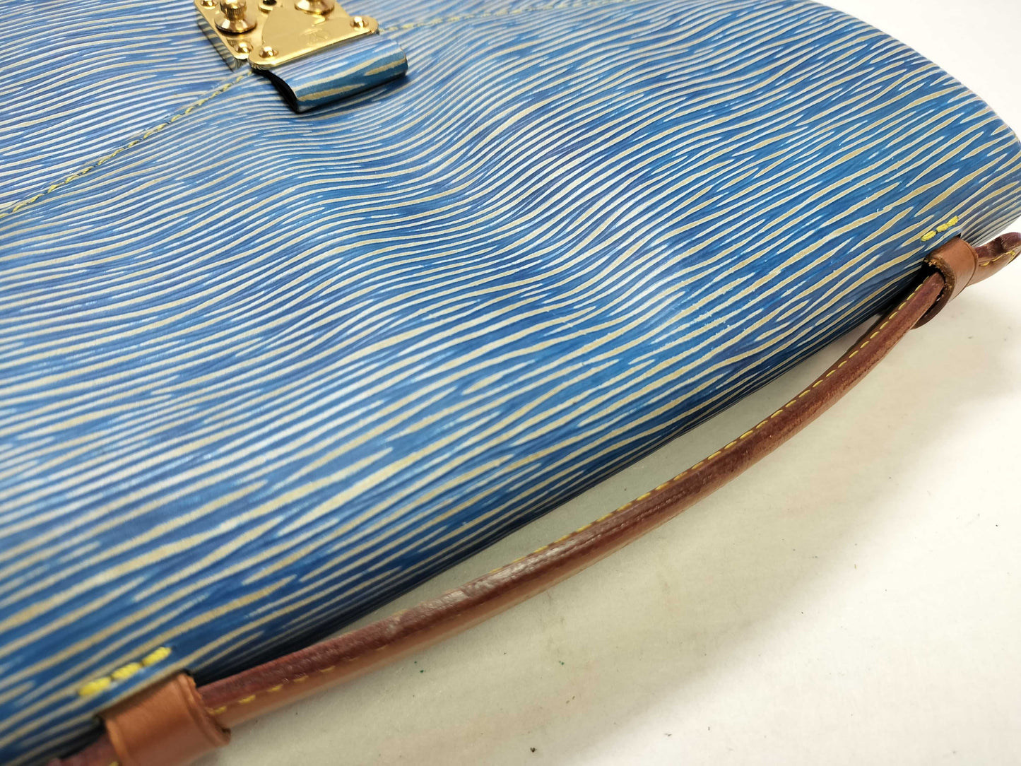 LOUIS VUITTON Epi Louis Vuitton Message Shoulder Bag Handbag