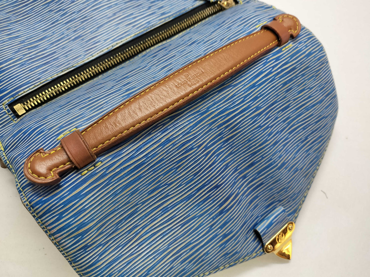 LOUIS VUITTON Epi Louis Vuitton Message Shoulder Bag Handbag