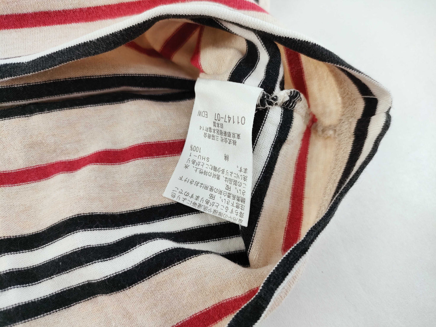 BURBERRY 5 pieces of Burberry clothing and other apparel