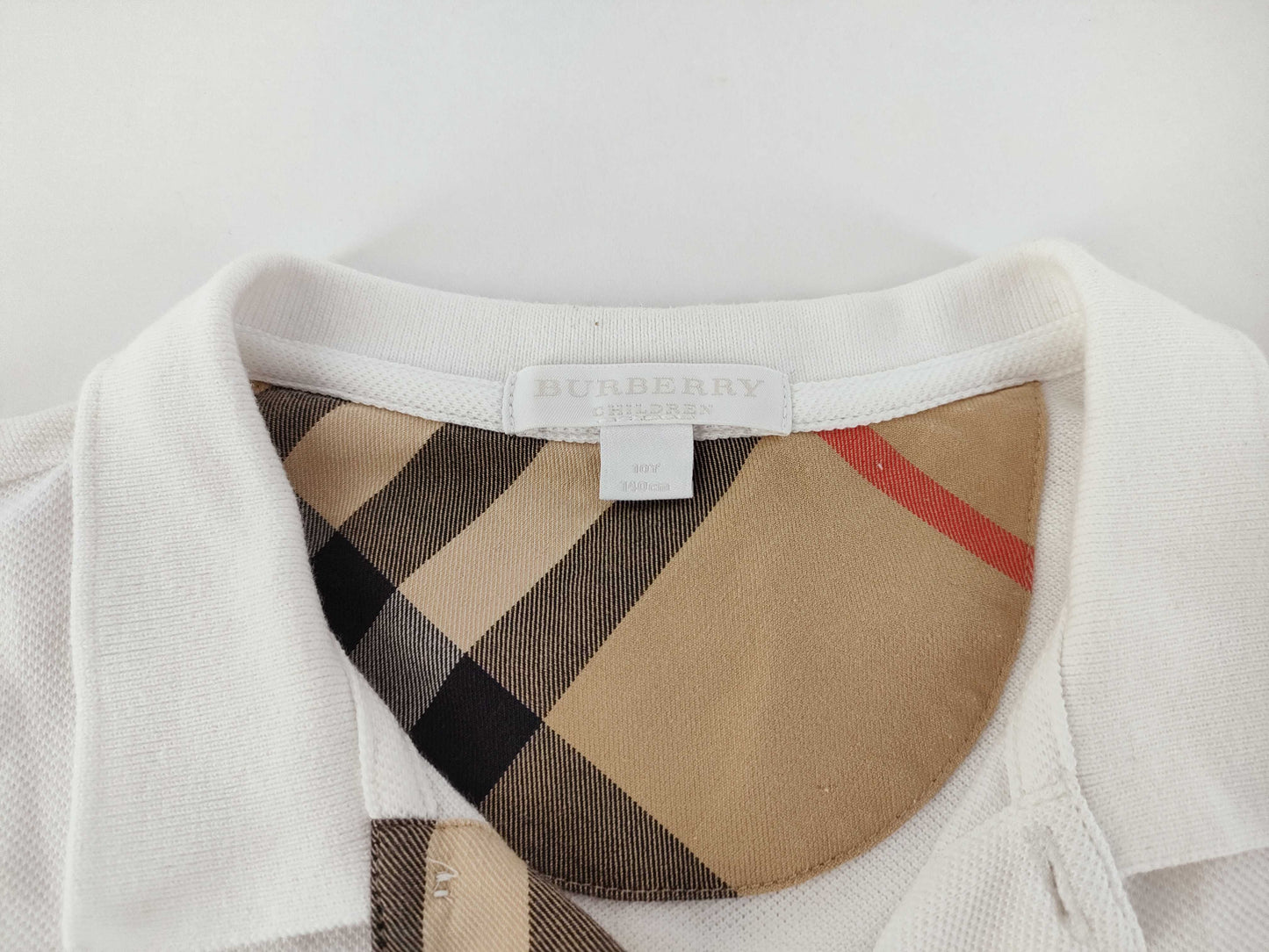 BURBERRY 5 pieces of Burberry clothing and other apparel