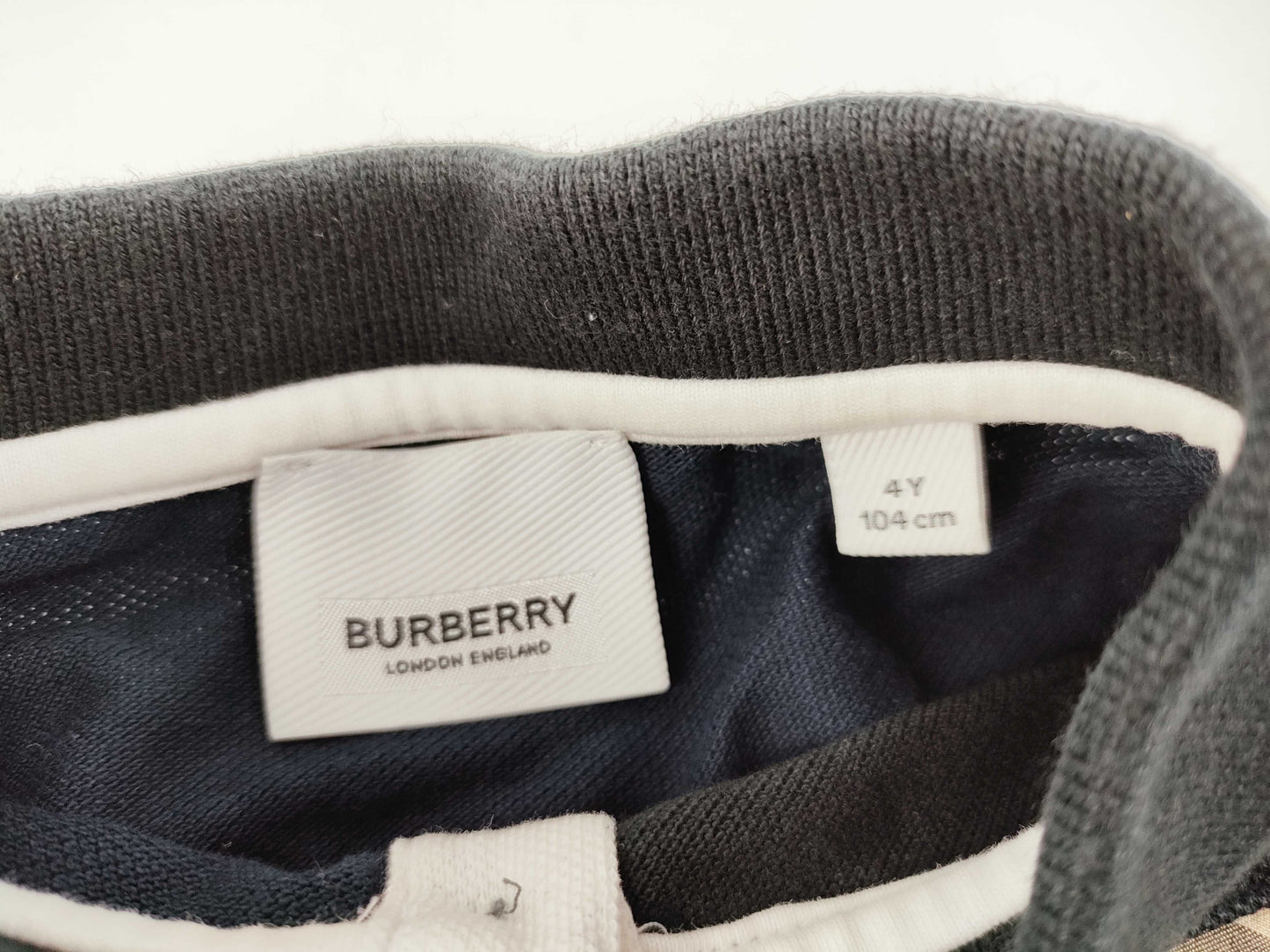 BURBERRY 5 pieces of Burberry clothing and other apparel