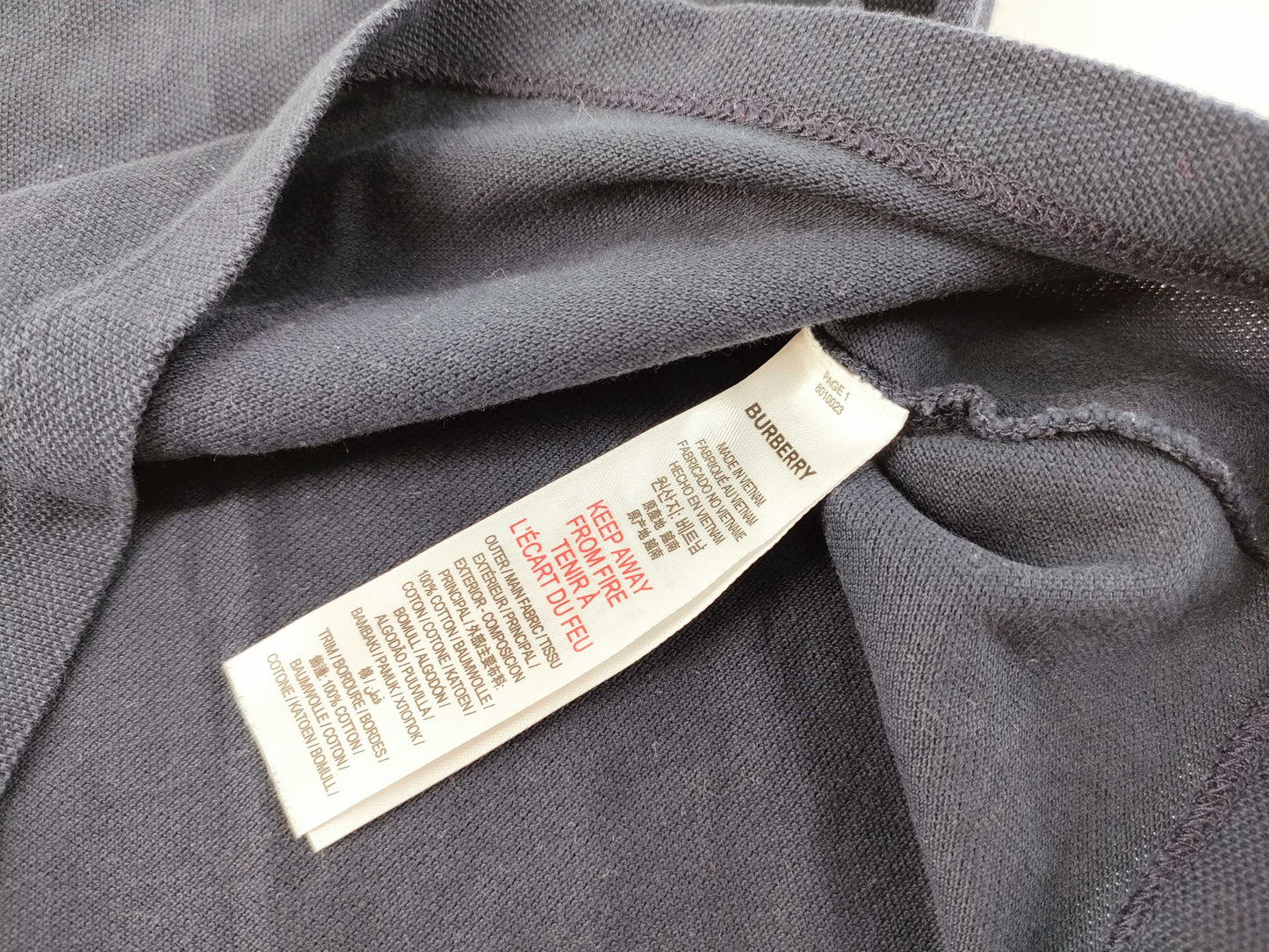 BURBERRY 5 pieces of Burberry clothing and other apparel