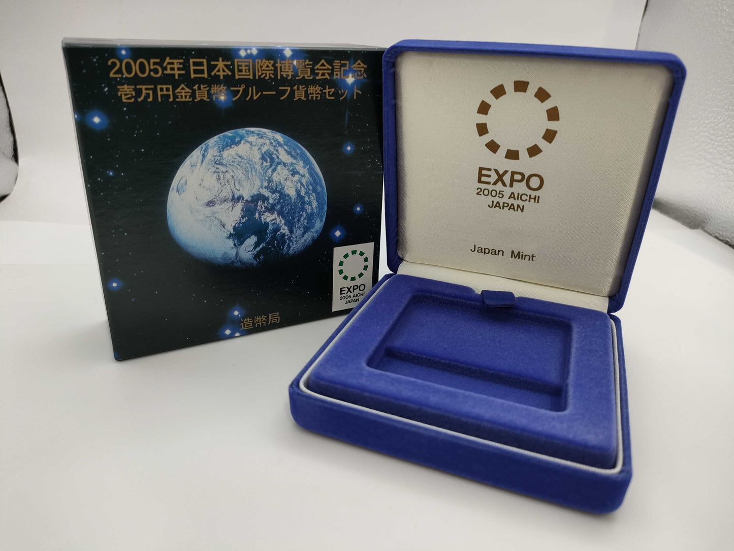 Commemorative Gold Coin of the 1950s World Exposition, K24, 15.6g, Other Small Items