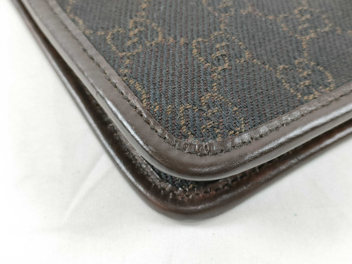 GUCCI GG Canvas Shoulder Bag