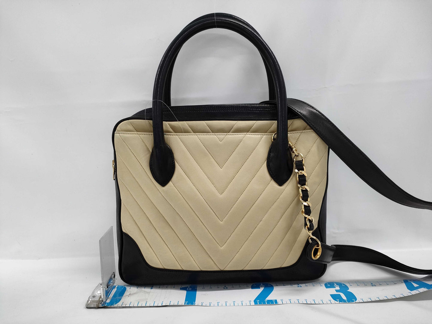 CHANEL CHANEL V Stitch Handbag