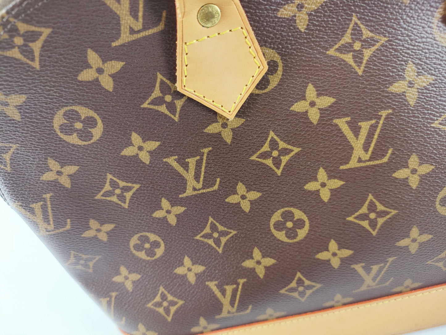 LOUIS VUITTON Monogram Louis Vuitton Alma Handbag
