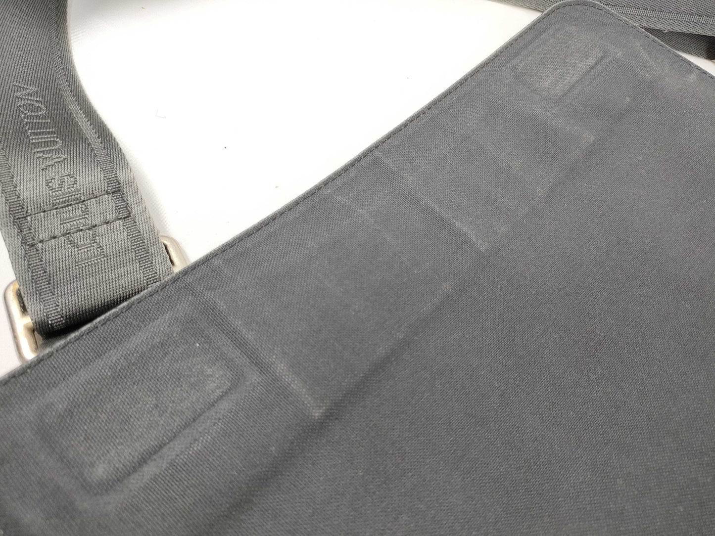 LOUIS VUITTON M 32627 Taiga LV Shoulder Bag