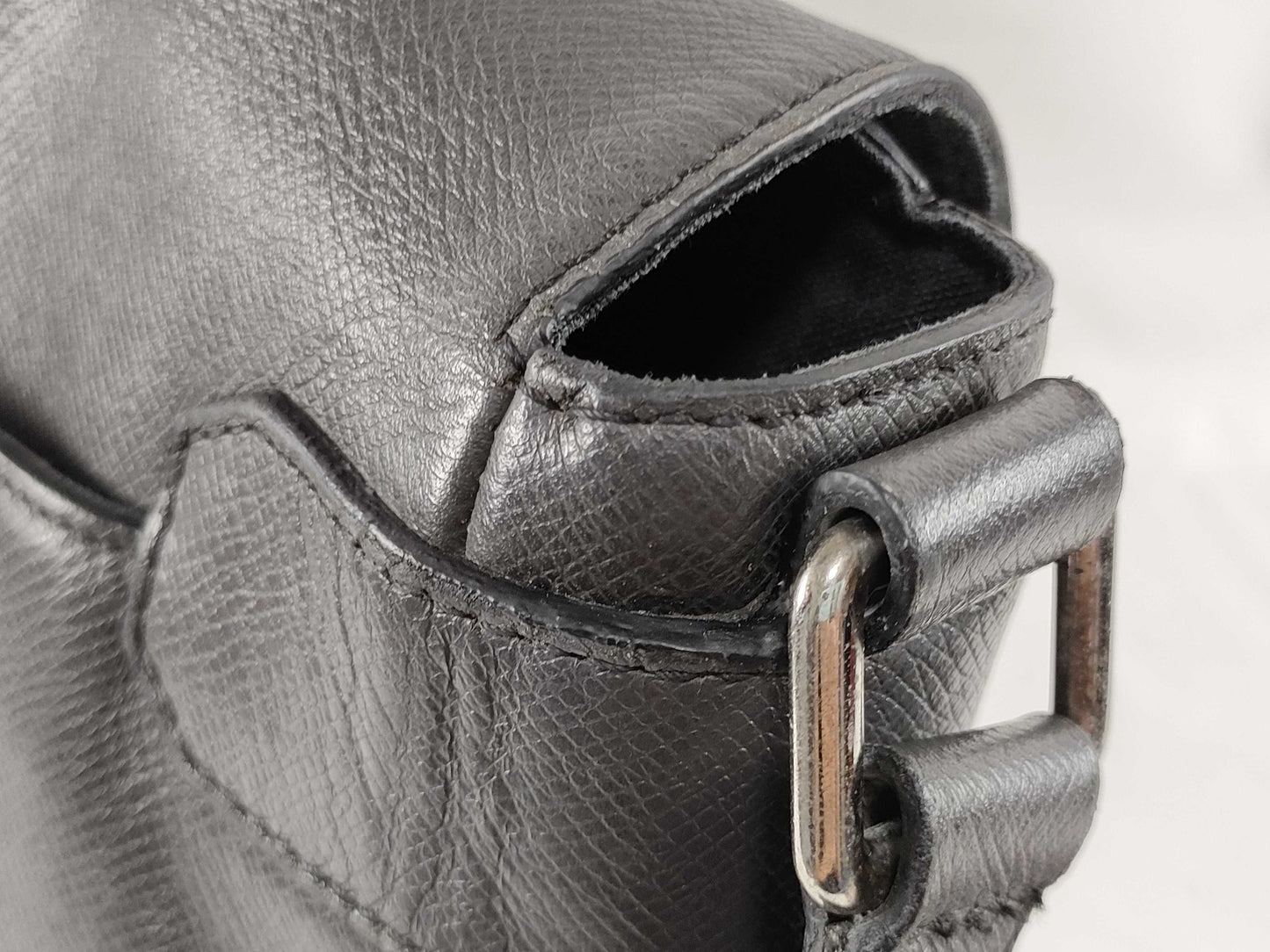 LOUIS VUITTON M 32627 Taiga LV Shoulder Bag