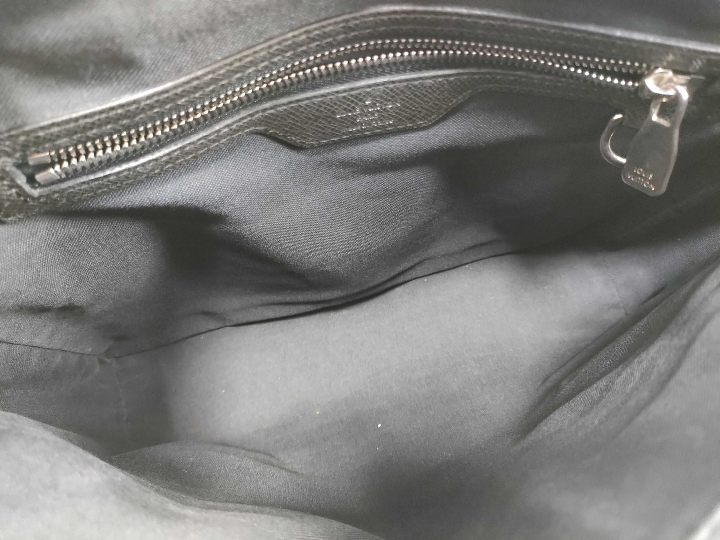 LOUIS VUITTON M 32627 Taiga LV Shoulder Bag