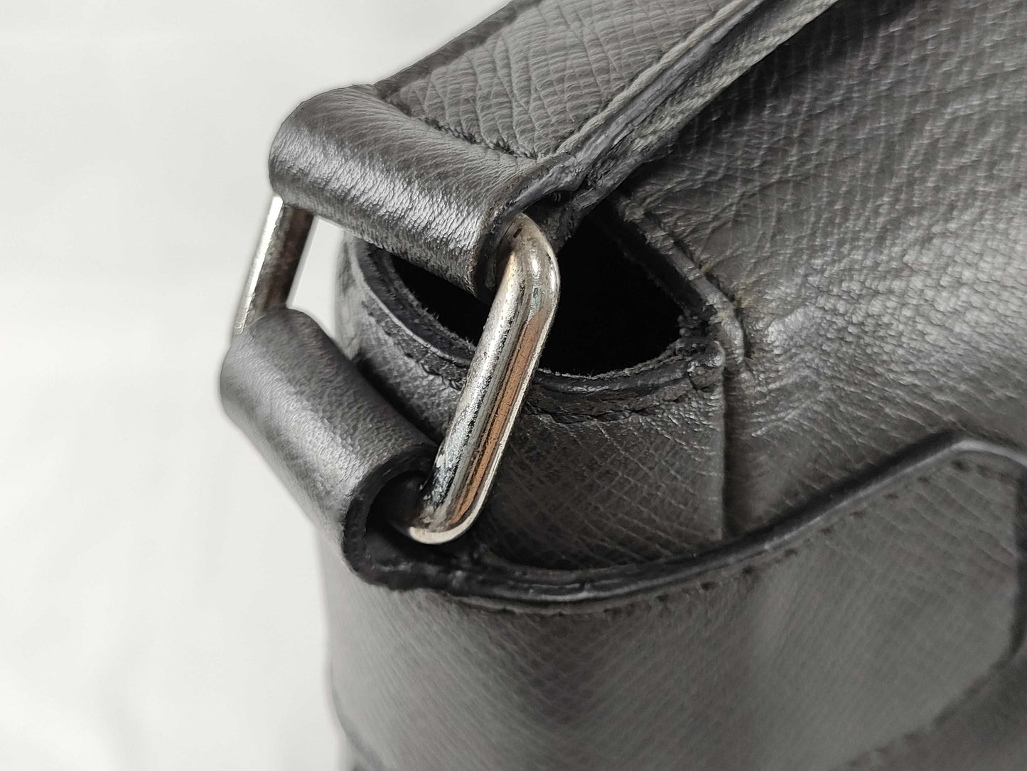 LOUIS VUITTON M 32627 Taiga LV Shoulder Bag